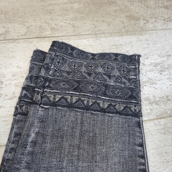 Driftwood Jackie Embroidered Skinny Jeans Size 32 - Picture 4 of 11
